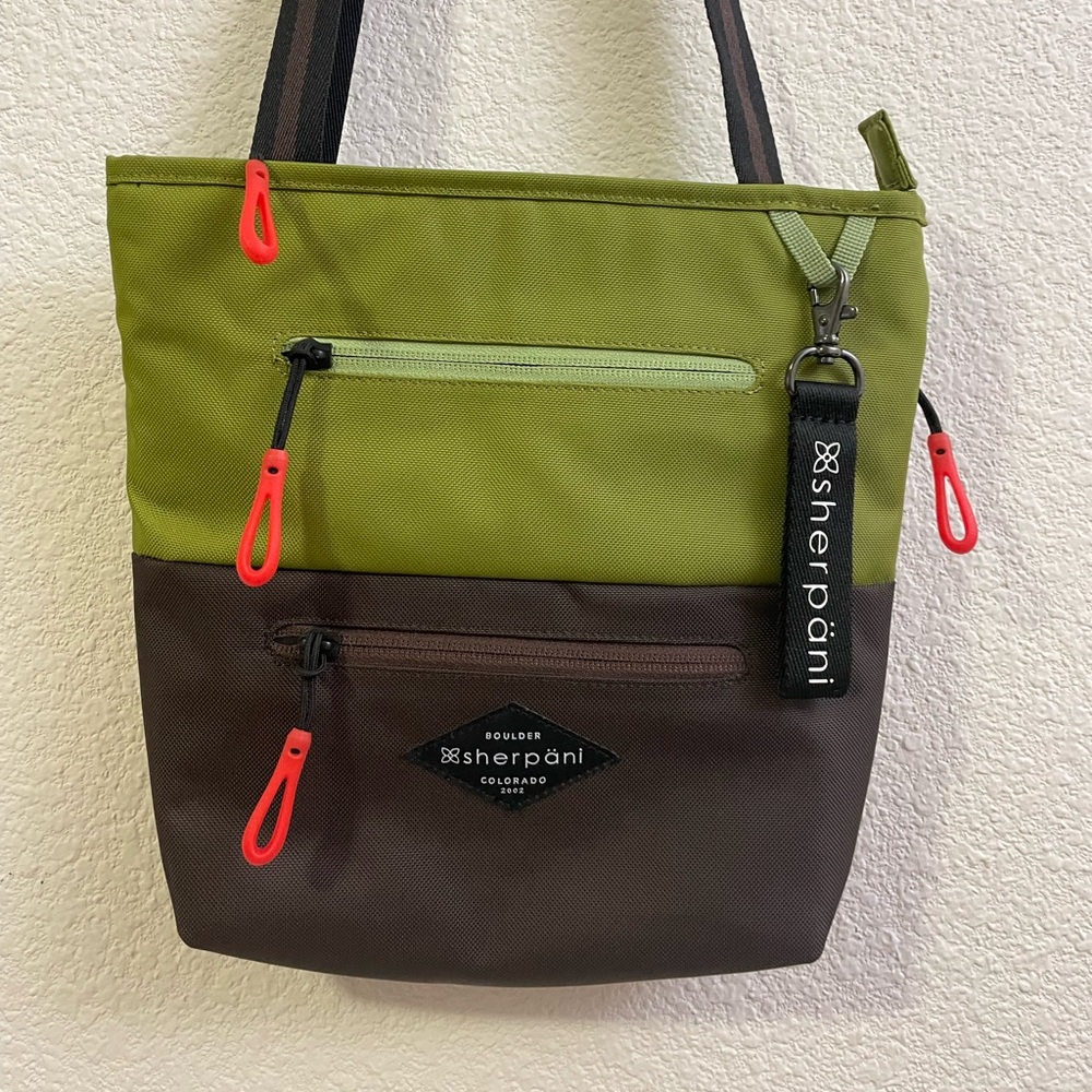 Sherpani Sadie Crossbody Purse Shoulder Bag in excellent used condition